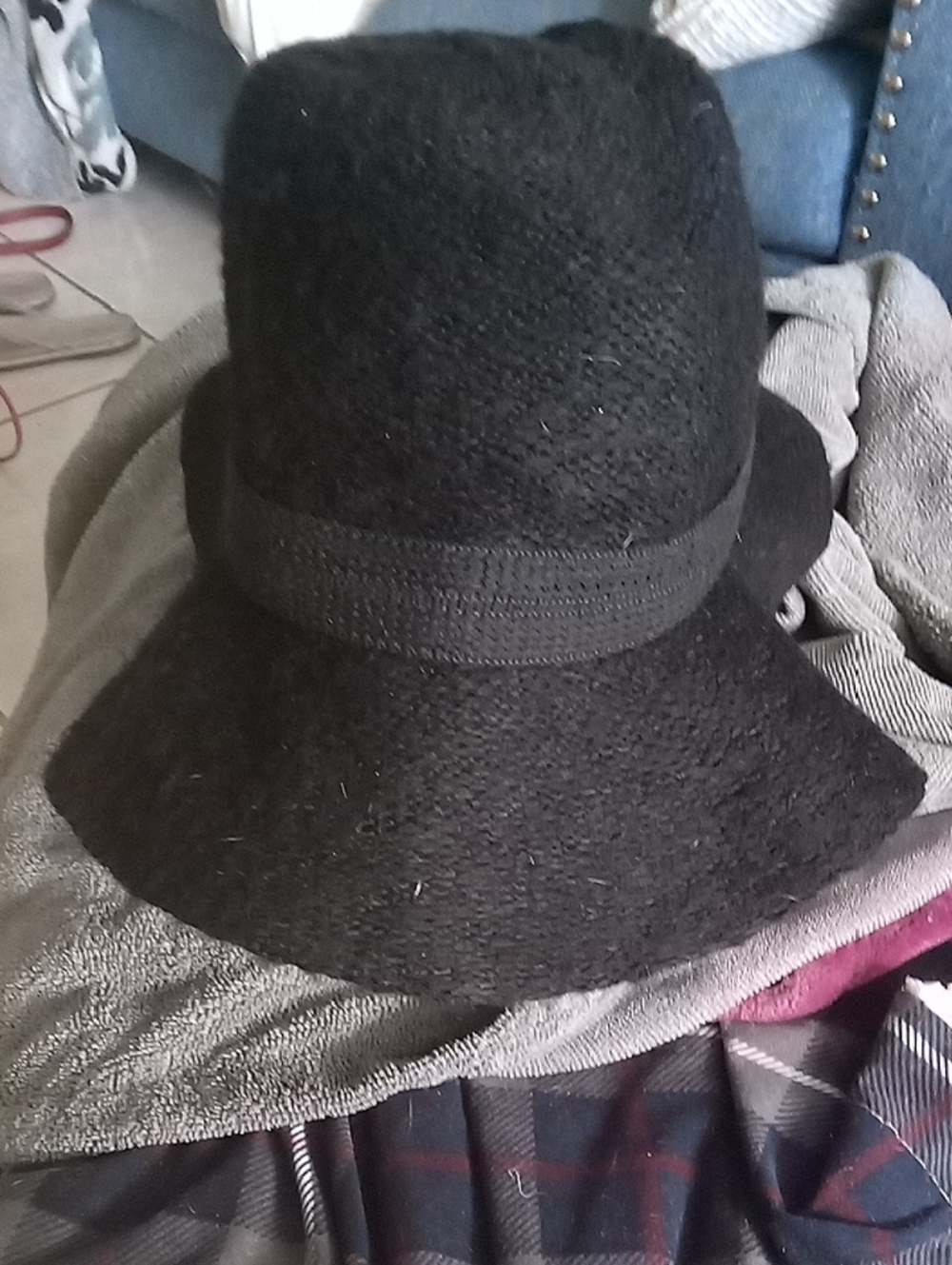 Womans Black Wool Bucket Hat with Band